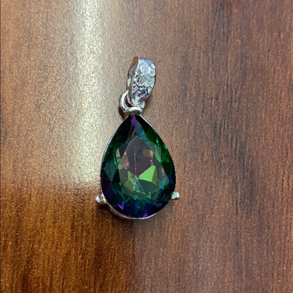 Beautiful pendant new